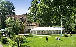 Schlossgarten mit Festzelt